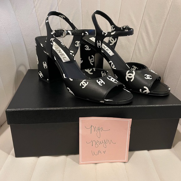 BRAND NEW Chanel 22s Crazy Logo Heels - black and white size 38 - Picture 2 of 10